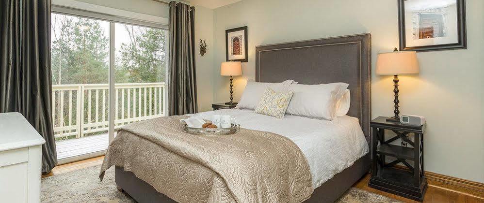 Craigleith Manor Bed & Breakfast Collingwood Exterior photo